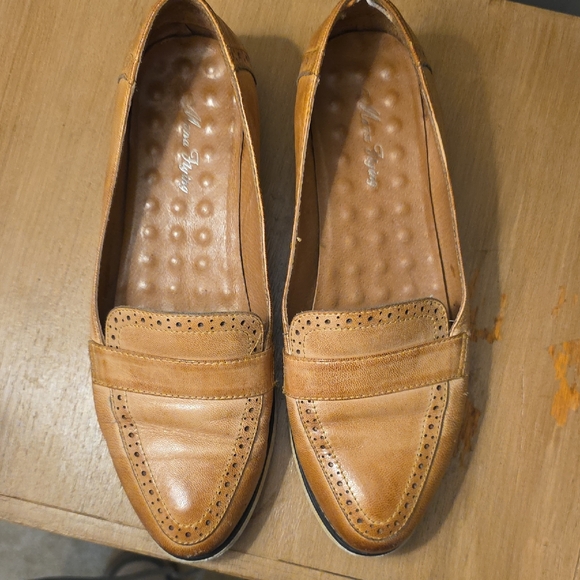 Mona's Flying Women's Tan Leather Penny Loafer Size 10/42 - Picture 2 of 7